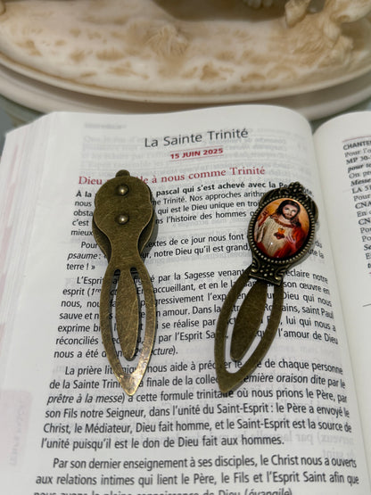 📖 Marque-page religieux en métal – Foi à chaque page