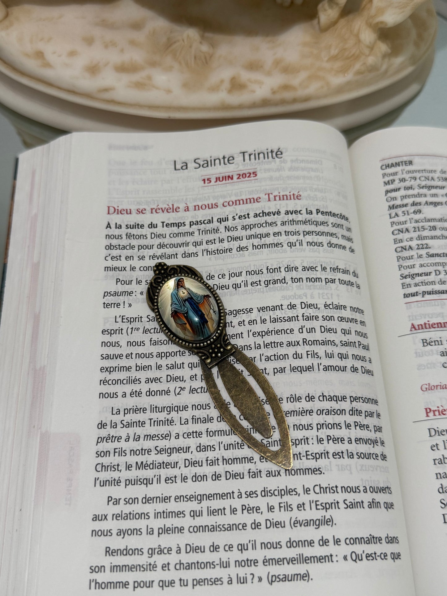 📖 Marque-page religieux en métal – Foi à chaque page
