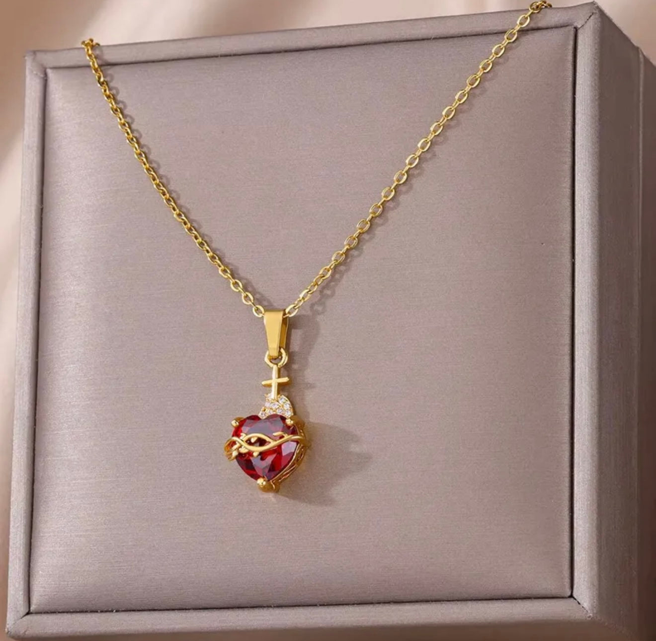 Collier Cœur Sacré Rouge